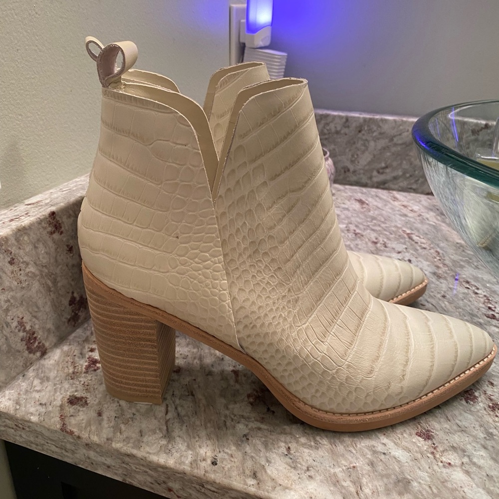 NEW dolce vita boot size 9